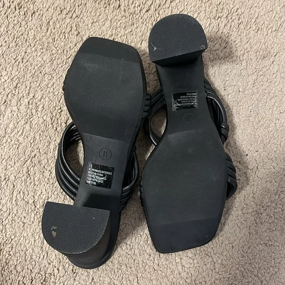 Strappy Mule Sandal - Picture 4 of 4